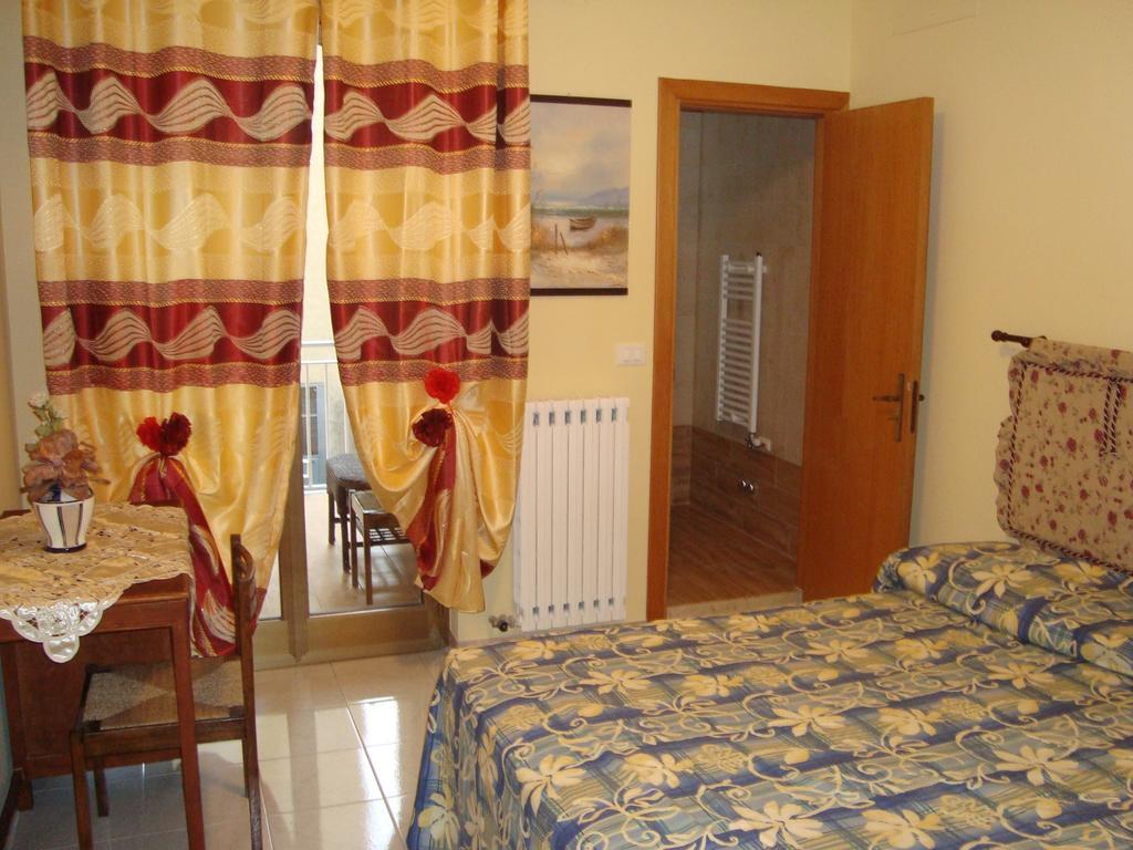 B&B Casa Ferrara Монополи Номер фото